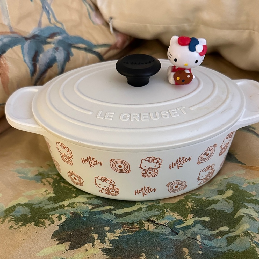 Le Creuset White and Brown Hello Kitty Collectible Dutch Oven